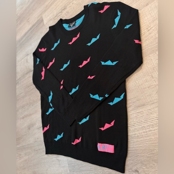 d.RT - Knit Celtic Monogram Sweatshirt (New Without Tags) - Picture 5 of 8